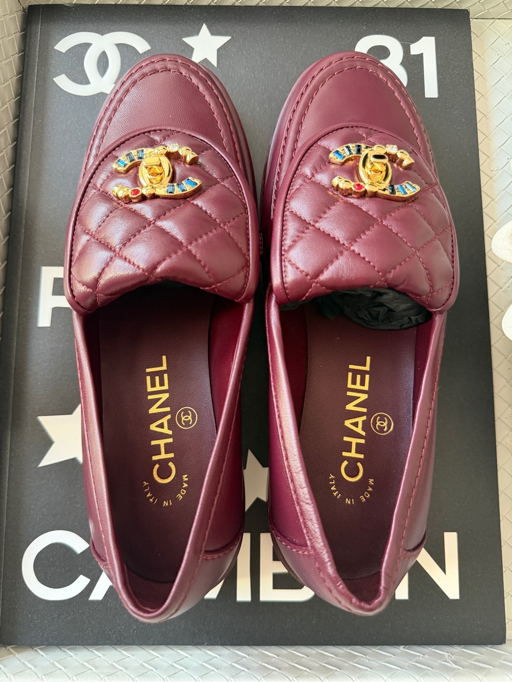 CHANEL BURGUNDY LEATHER LOAFERS OXFORD SHOES GOLD STRASS GEMS CC TURNLOCK 37 - Picture 13 of 17